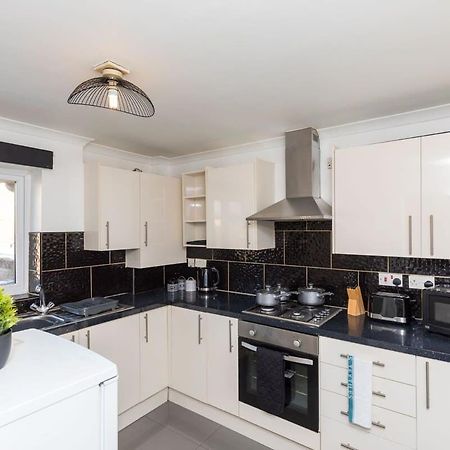 Вілла 19A The Broadwalk - Cozy 1Br In The Heart Of Crawley Near Gatwick Airport Great For Contractors And Flight Crew Students Екстер'єр фото
