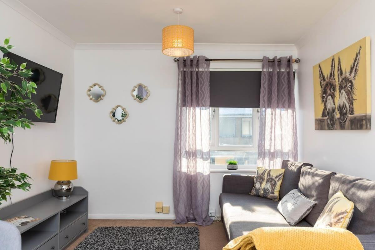 Вілла 19A The Broadwalk - Cozy 1Br In The Heart Of Crawley Near Gatwick Airport Great For Contractors And Flight Crew Students Екстер'єр фото