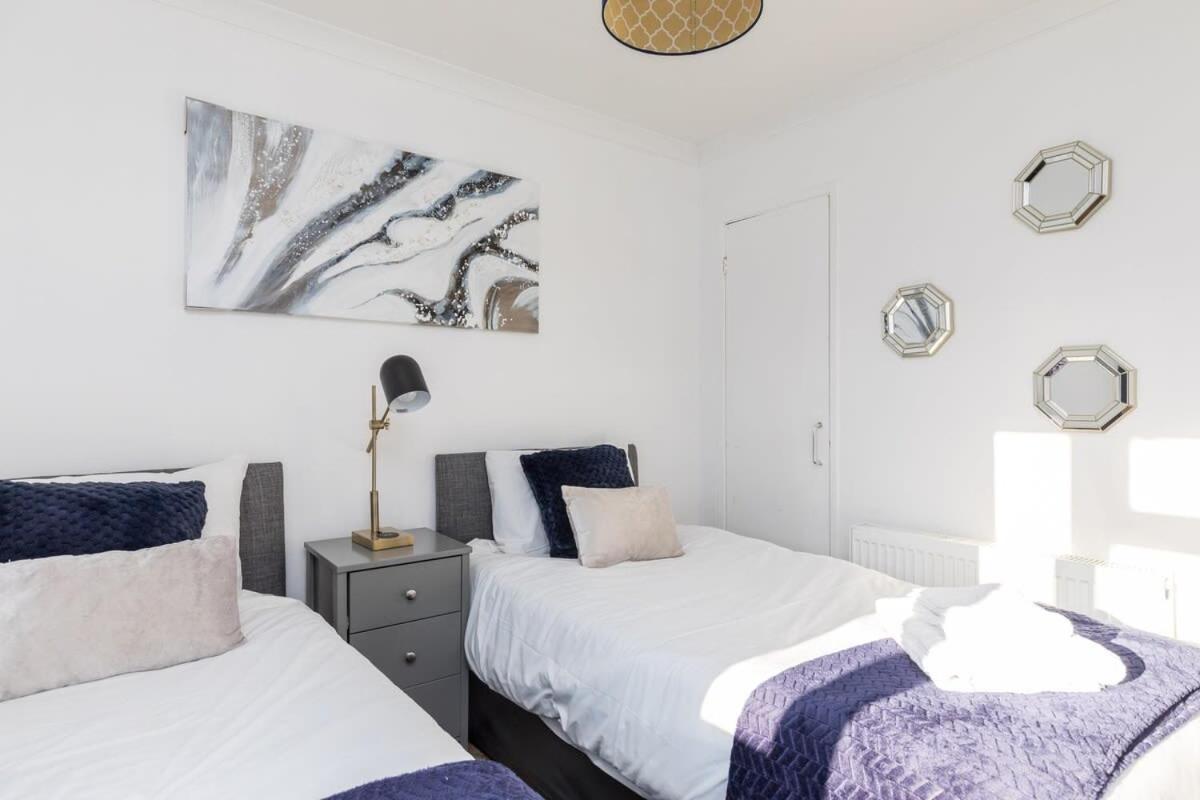 Вілла 19A The Broadwalk - Cozy 1Br In The Heart Of Crawley Near Gatwick Airport Great For Contractors And Flight Crew Students Екстер'єр фото