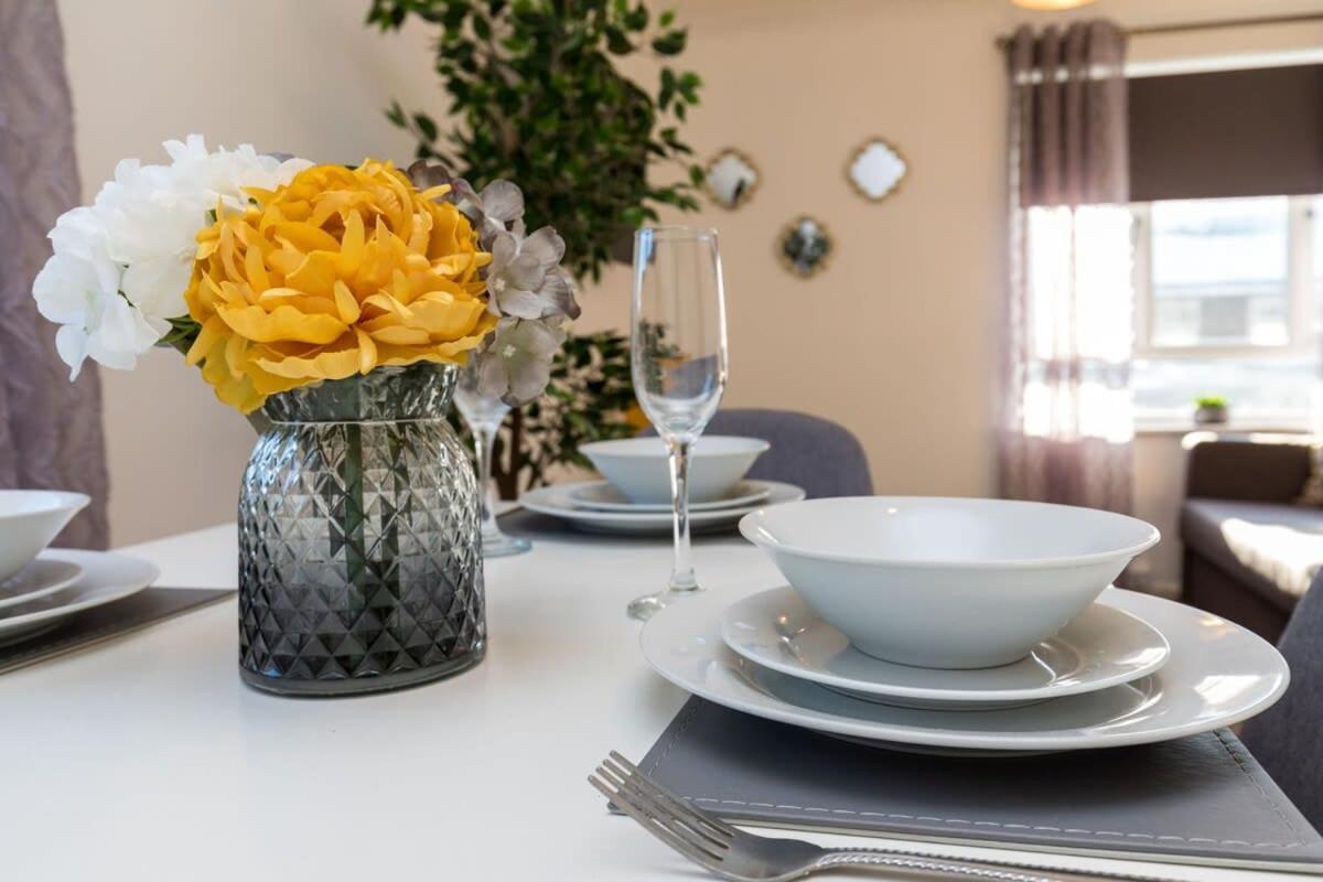 Вілла 19A The Broadwalk - Cozy 1Br In The Heart Of Crawley Near Gatwick Airport Great For Contractors And Flight Crew Students Екстер'єр фото