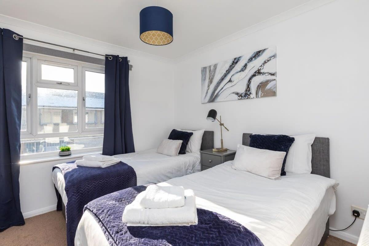 Вілла 19A The Broadwalk - Cozy 1Br In The Heart Of Crawley Near Gatwick Airport Great For Contractors And Flight Crew Students Екстер'єр фото